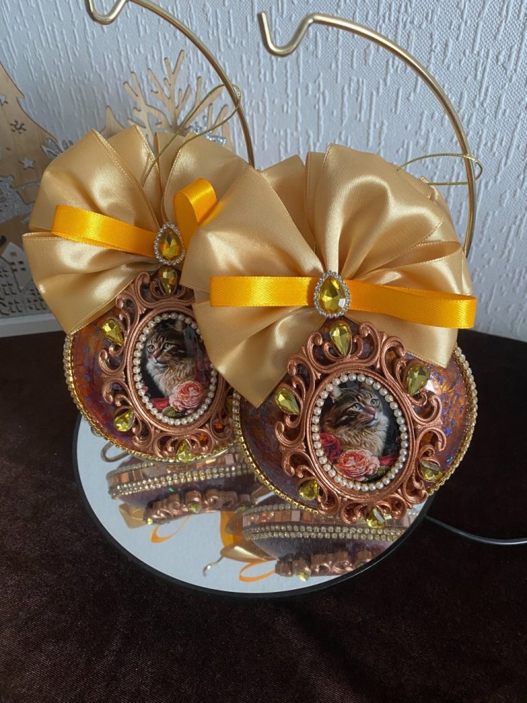 Набор медальонов с котиками (2 шт.)