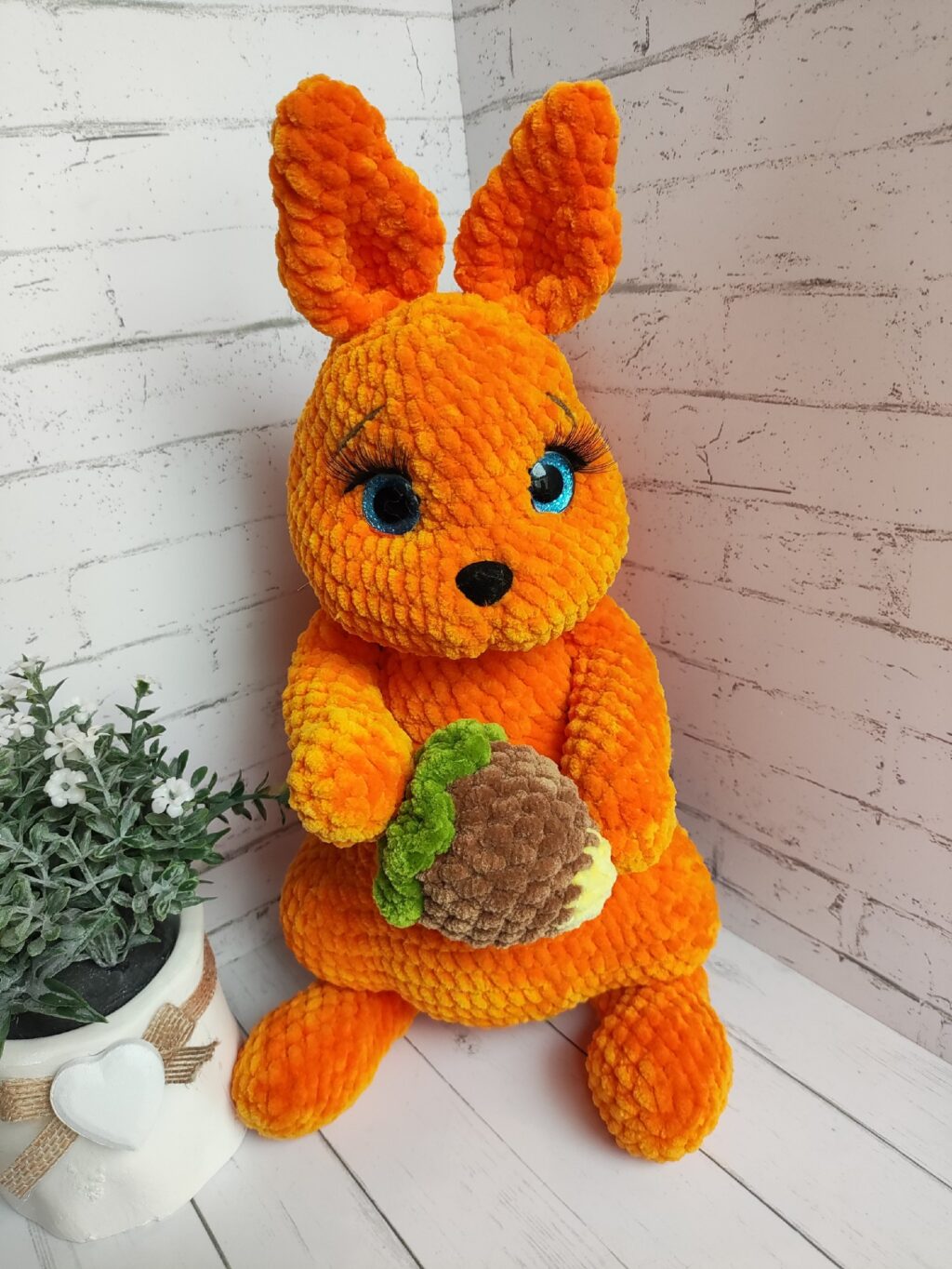 Белочка с орешком