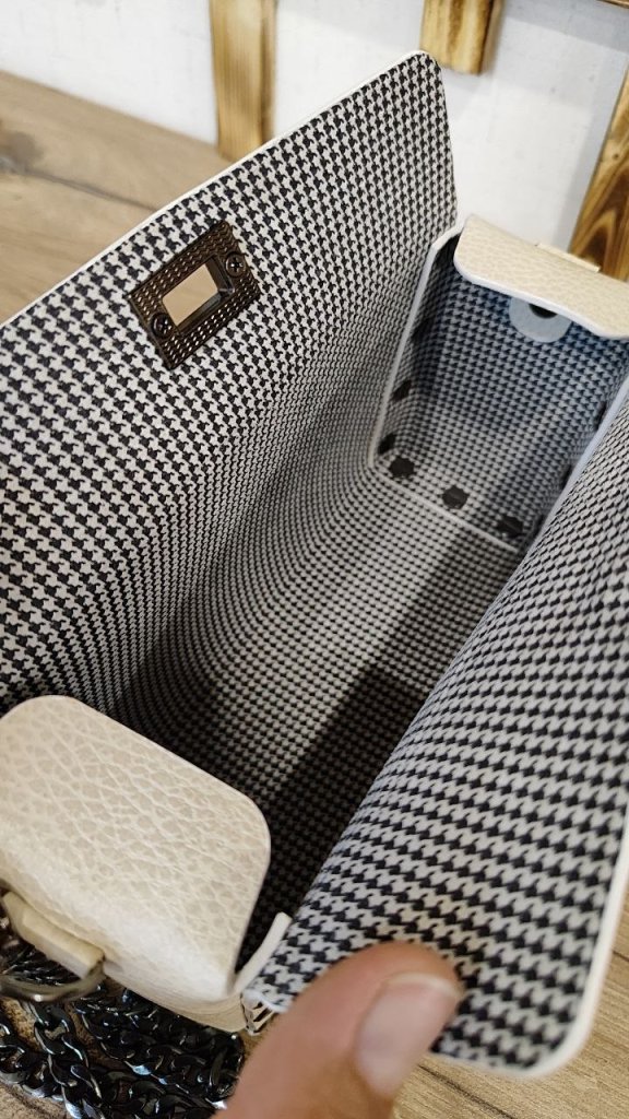 Сумка-коробочка из натуральной кожи