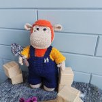 Вязаная игрушка ручной работы Бегемот-строитель, Подарок для ребёнка и декор
