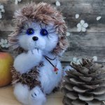 Вязаная игрушка ручной работы Ёжик с грибочком из мягкой пряжи | Подарок для детей, декора и коллекций