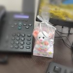 Вязаная игрушка Маленькая вязаная мышка — брелок, талисман, «карманный психолог»