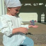 Вязаная игрушка Маленькая вязаная мышка — брелок, талисман, «карманный психолог»