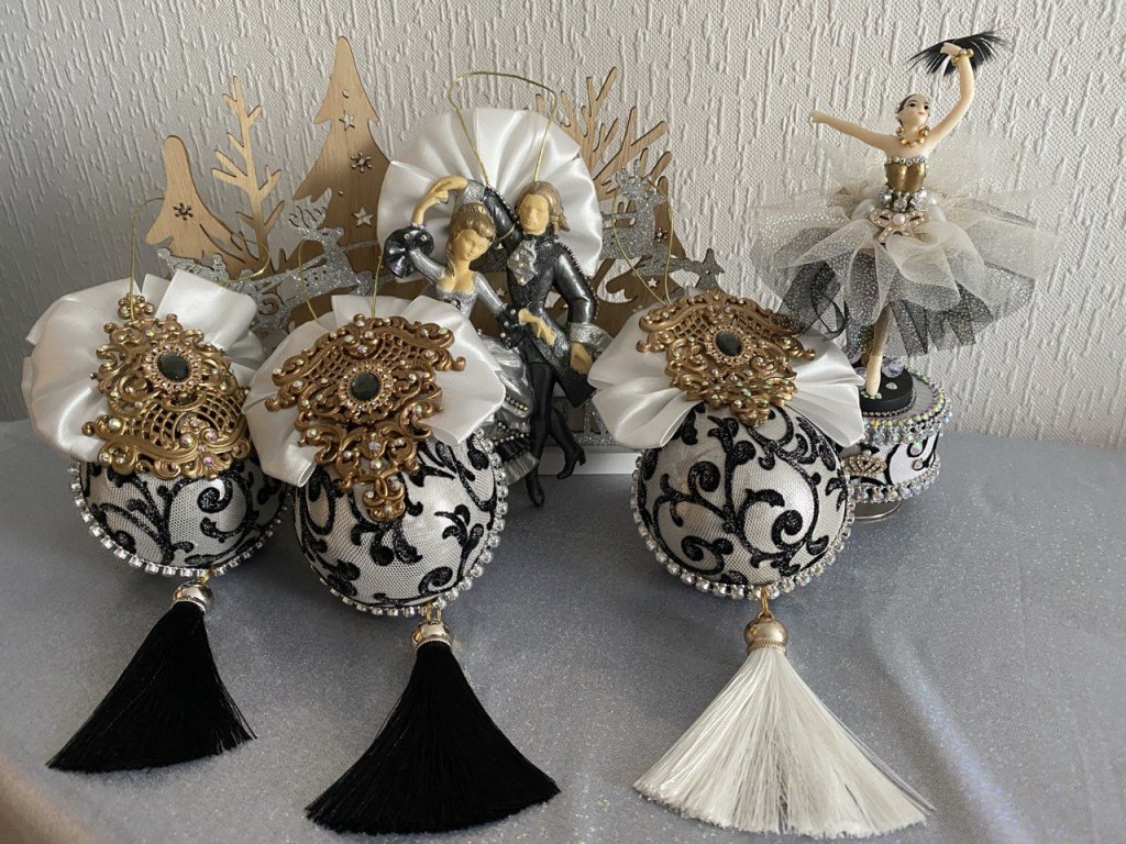 Набор новогодних украшений с танцующей балериной
