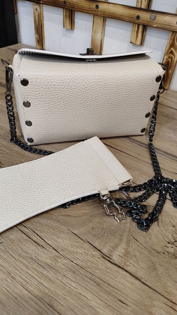 Сумка-коробочка из натуральной кожи