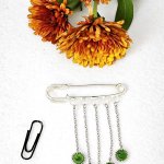 Брошь булавка и серьги с элементами квиллинг.