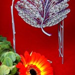 Ажурная брошь — лист квиллинг-графика.