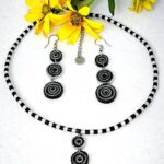 Комплект украшений квиллинг.