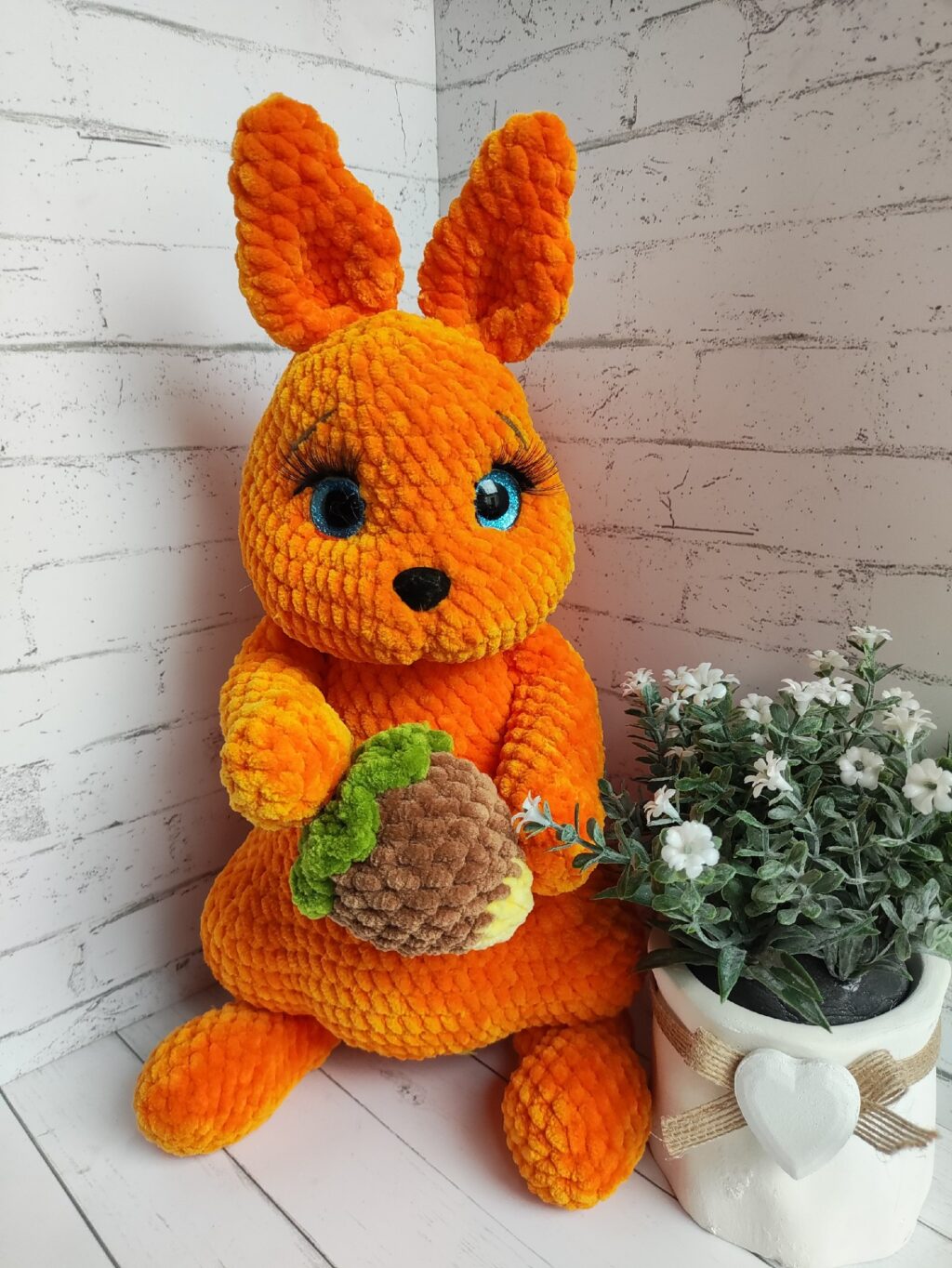 Белочка с орешком