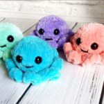 Брелок вязаный осьминожка