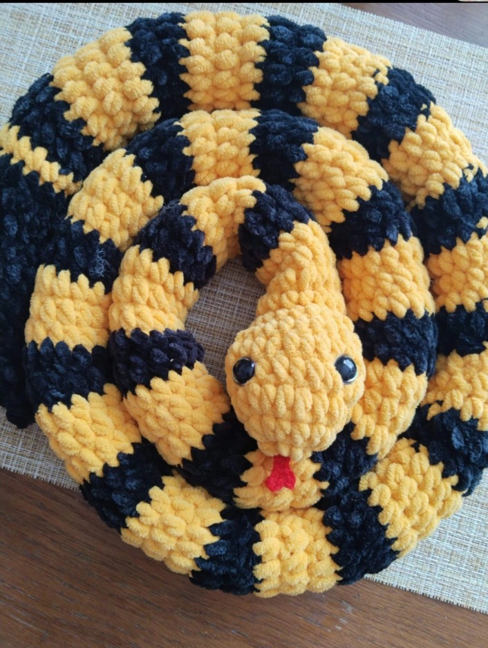 Змея плюшевая