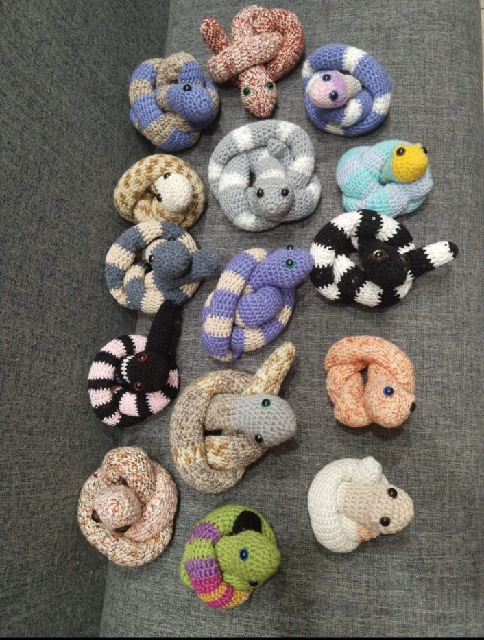 Змеи вязаные