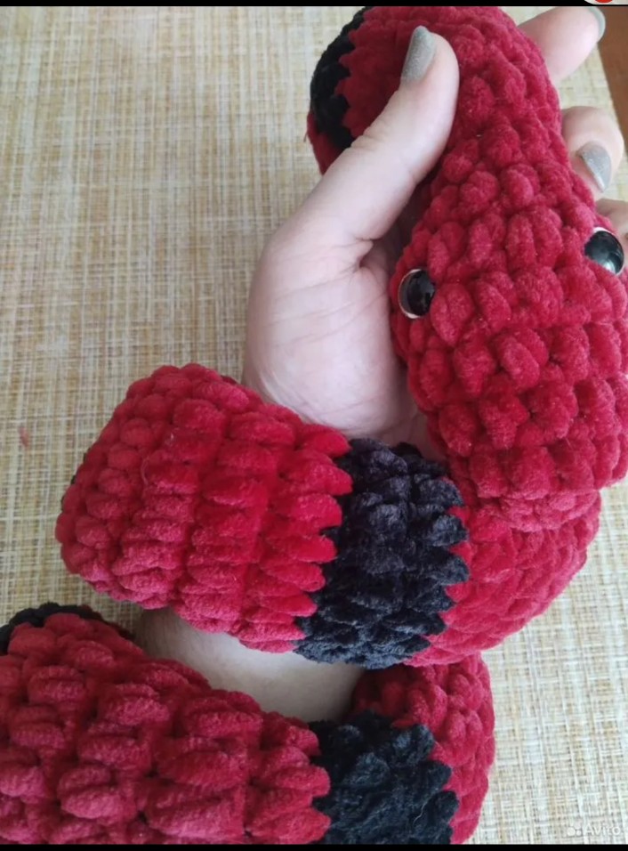 Змея плюшевая