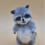 Вязаная миниатюрная игрушка енотик Тоша с другом Мышиком
