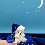 Миниатюрная вязаная игрушка медвежонок Умка