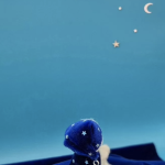 Миниатюрная вязаная игрушка медвежонок Умка