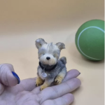 Вязаная миниатюрная игрушка йорк Йорик