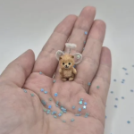 Вязаная миниатюрная игрушка микромедвежонок ангелок Пупс в грецком орешке