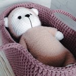 Вязаная люлька для игрушки
