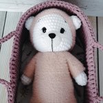 Вязаная люлька для игрушки