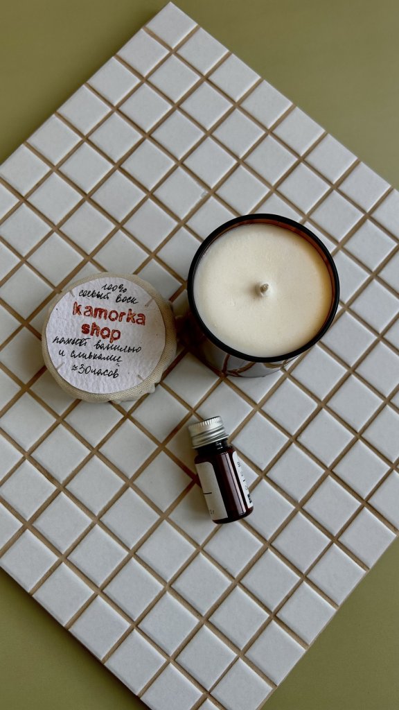 Свеча, которая пахнет ванилью и сливками