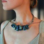 Колье из натурального кварца глубокого синего цвета