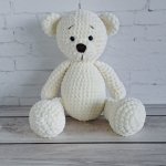 Вязаная игрушка мишка