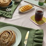 Столовая салфетка с рюшами зеленая