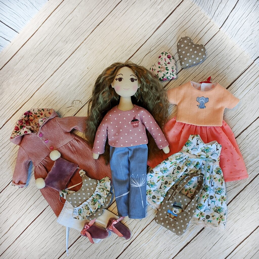 Кукла с одеждой 💖