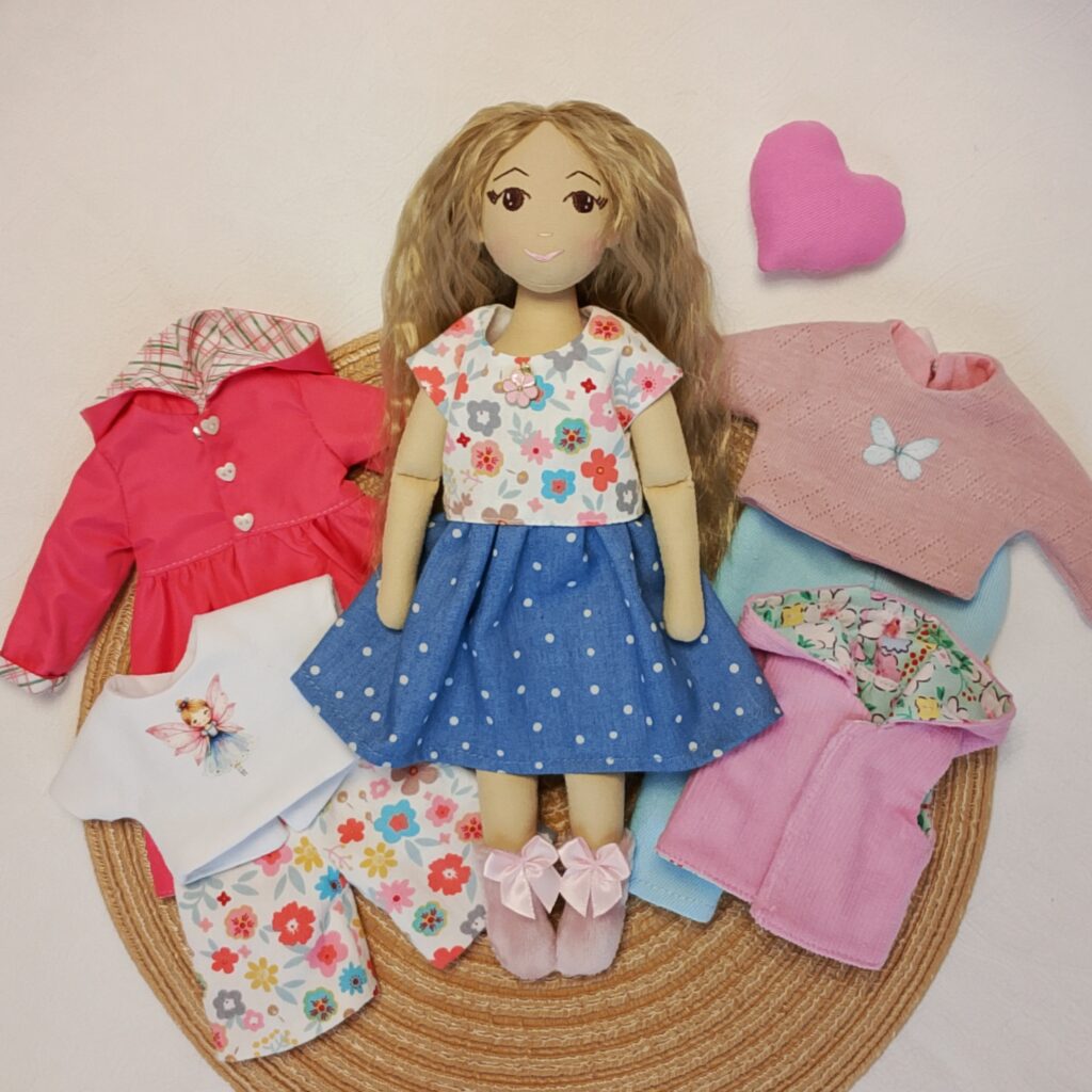 Кукла с одеждой 💖