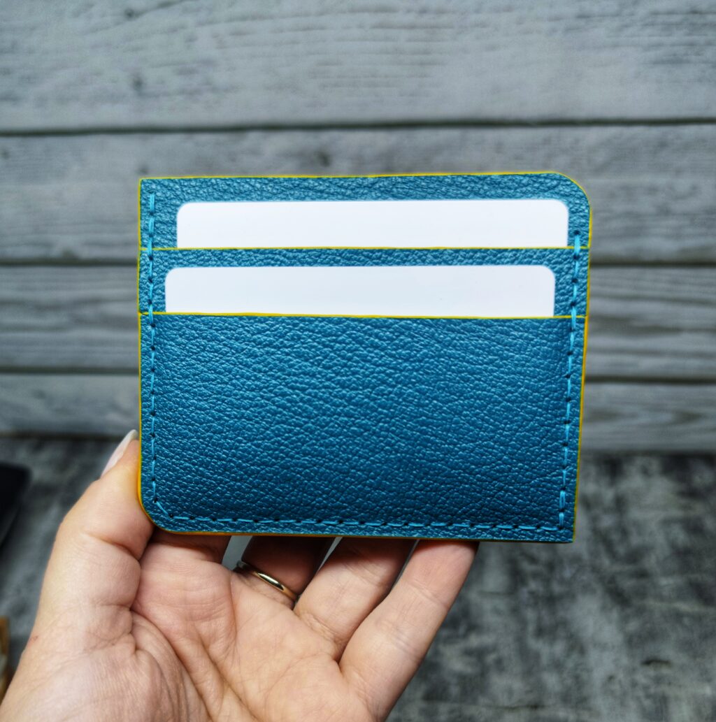 Картхолдер на 4 карты из премиальной кожи