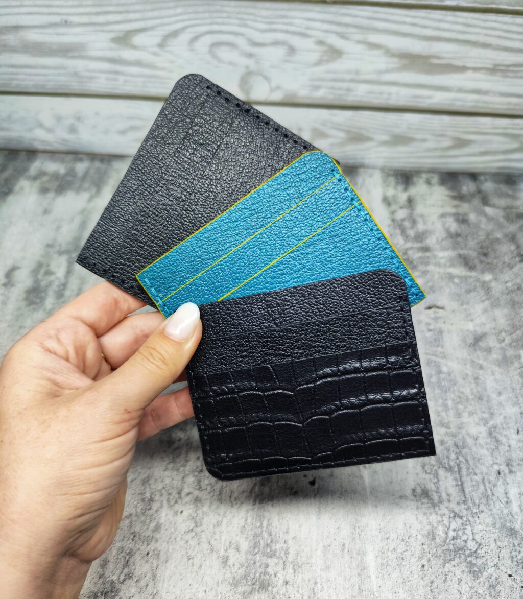 Картхолдер на 4 карты из премиальной кожи