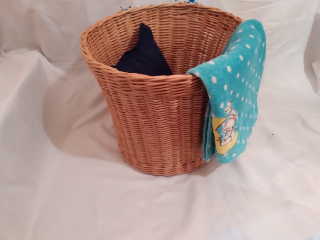 Корзина для белья круглая плетеная