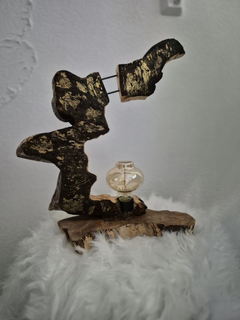 Настольная лампа