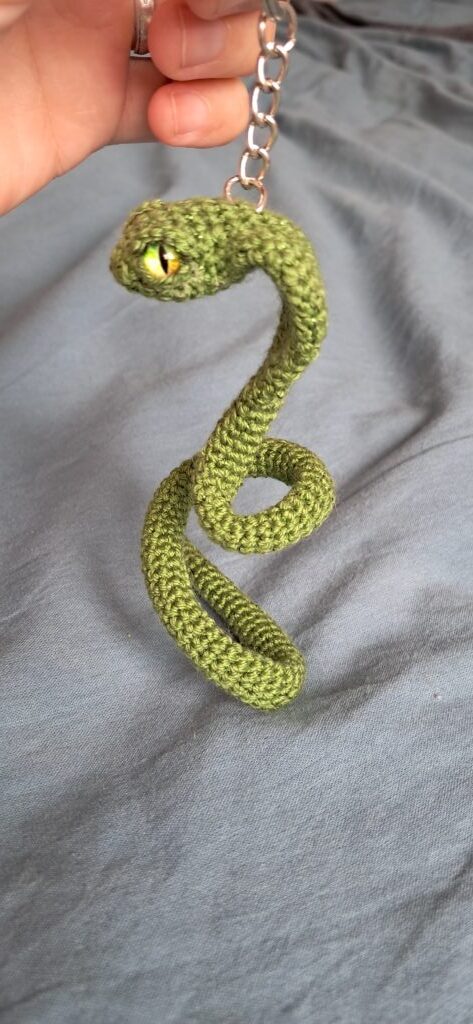 Змея на каркасе