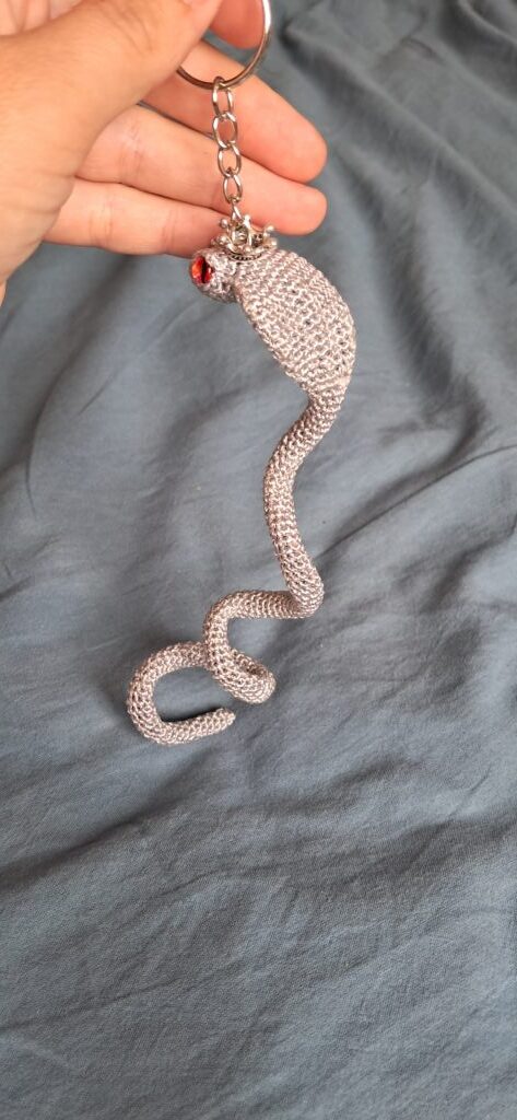 Змея на каркасе