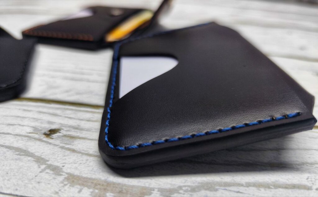 Компактный картхолдер из натуральной кожи