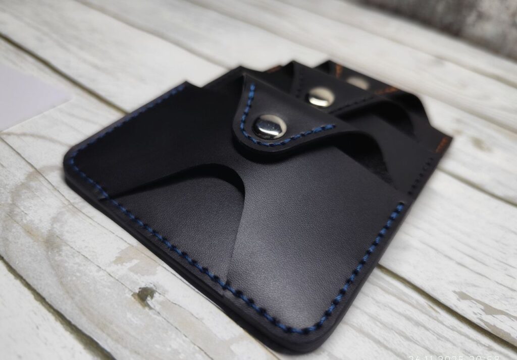 Компактный картхолдер из натуральной кожи