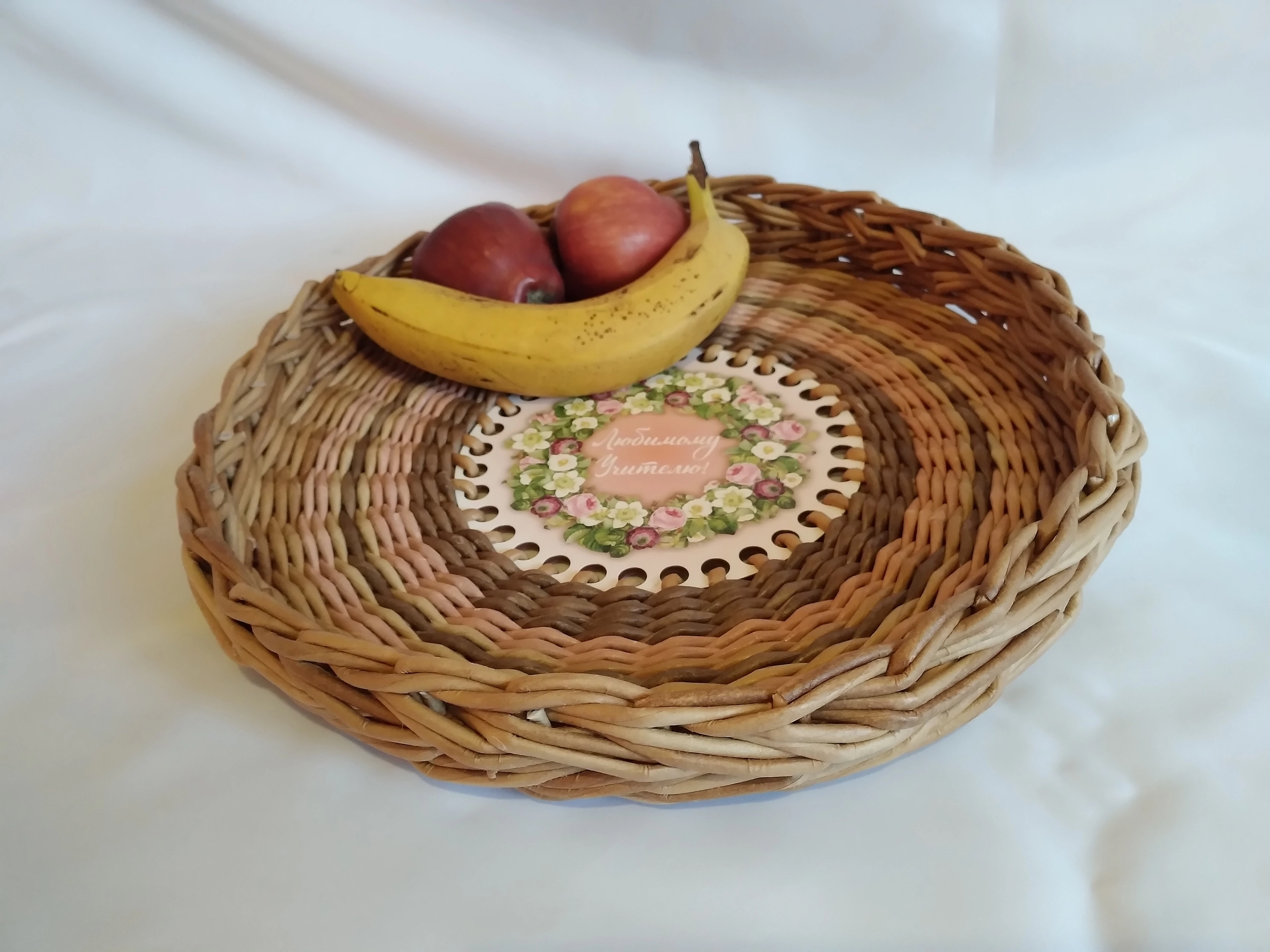 Плетеные подносы в асортименте