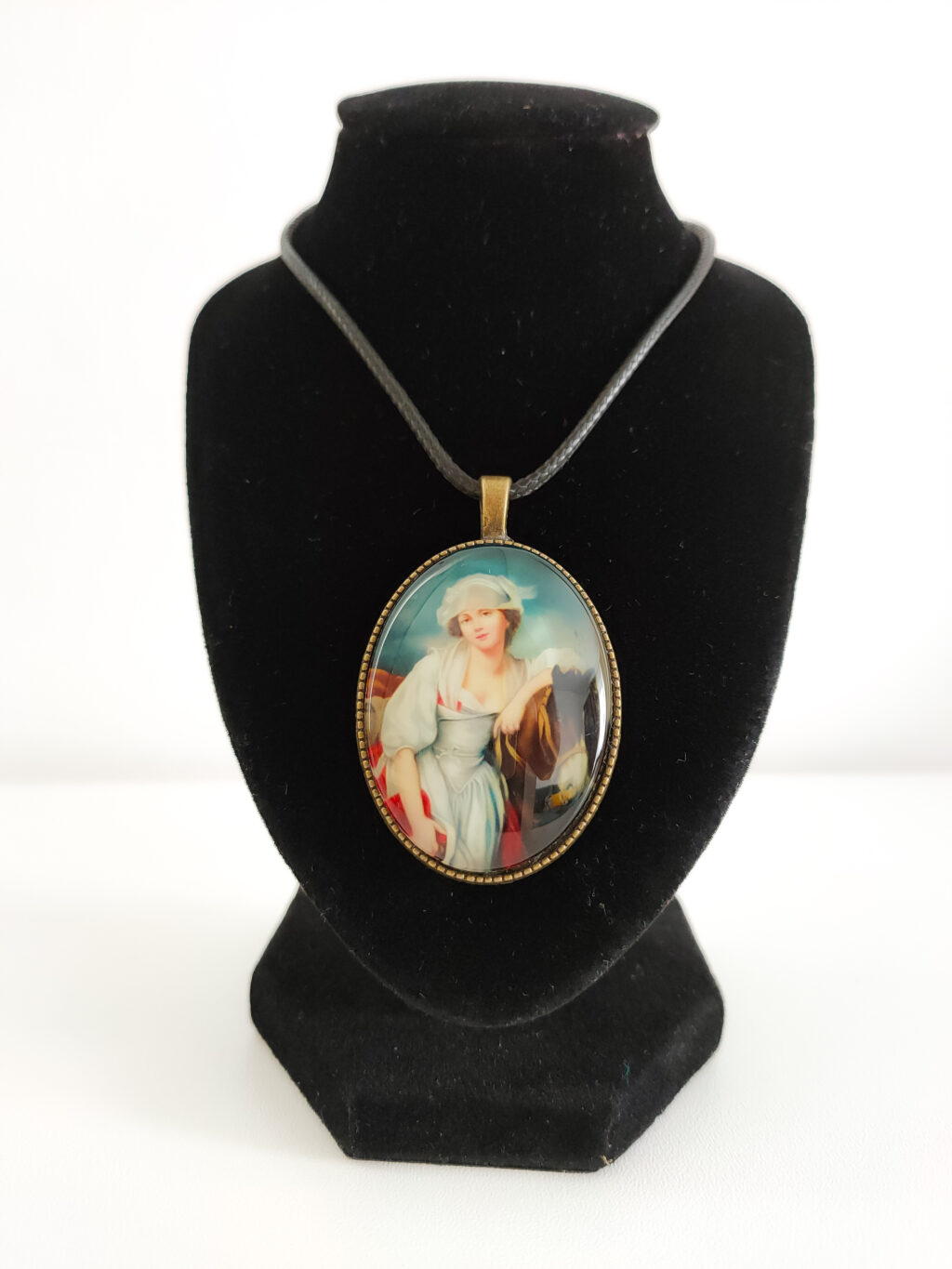 Кулон-подвеска «Девушка с лошадью»