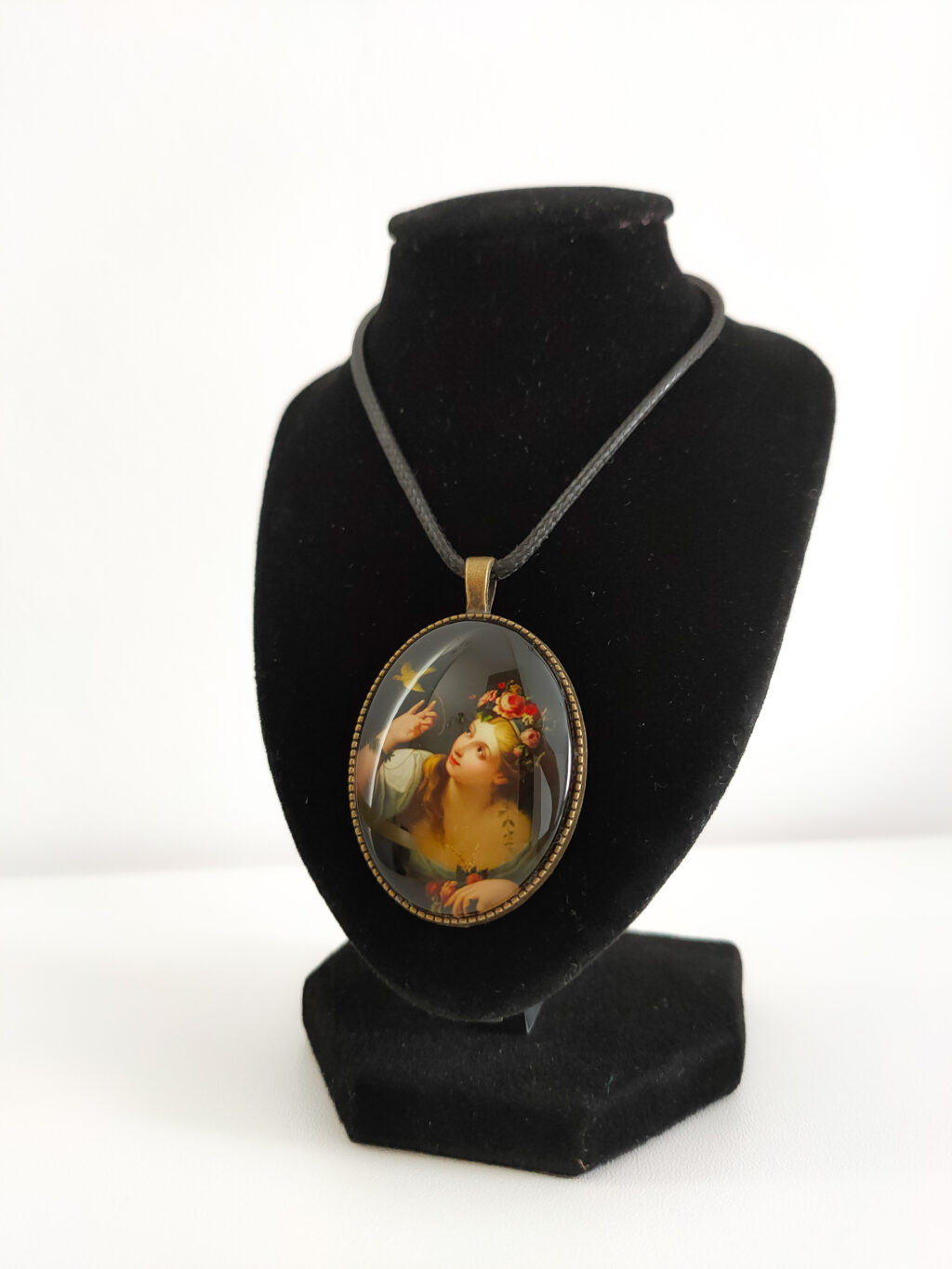 Кулон-подвеска «Девушка с птичкой»