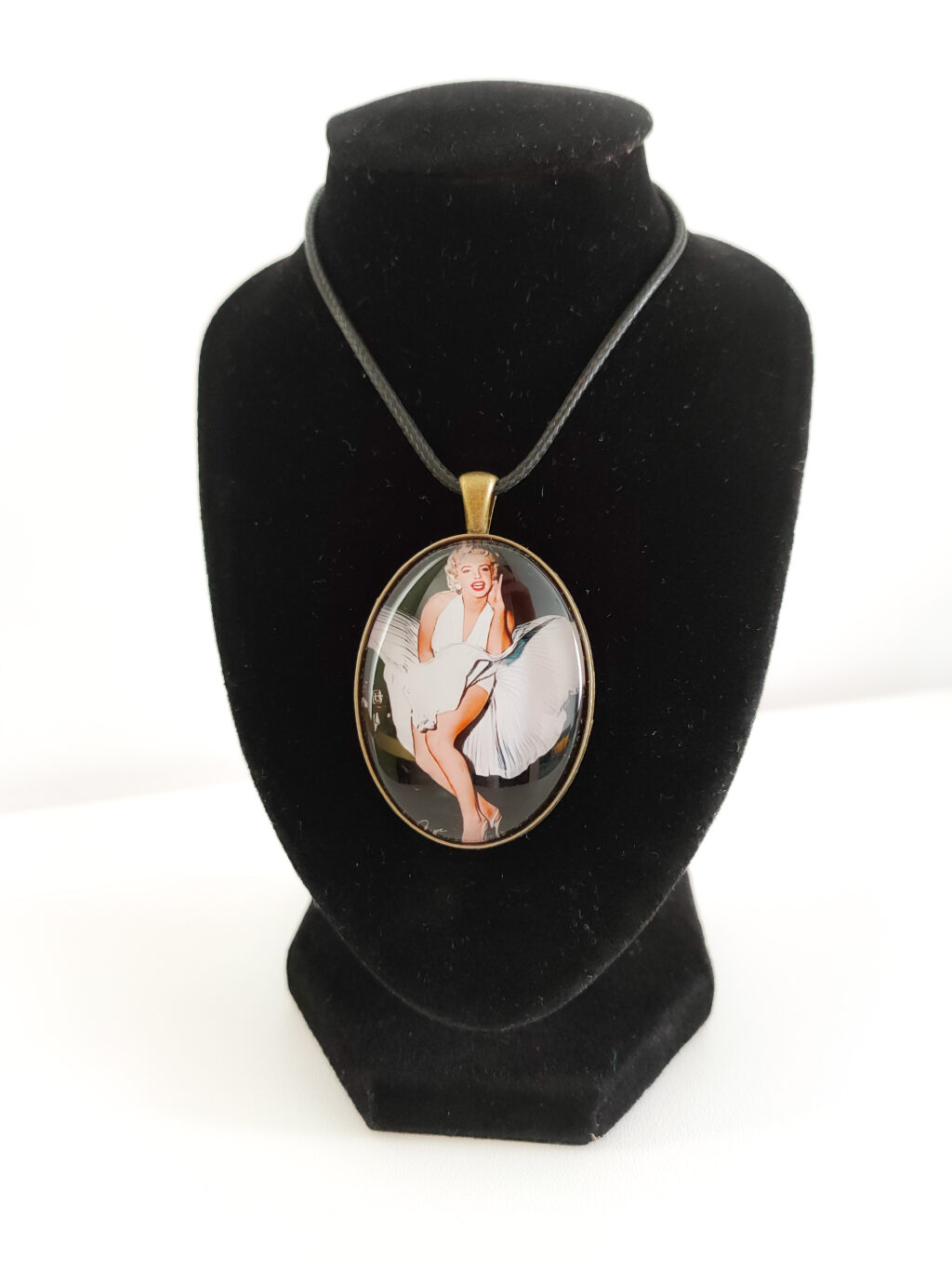 Кулон-подвеска «Великолепная Монро»