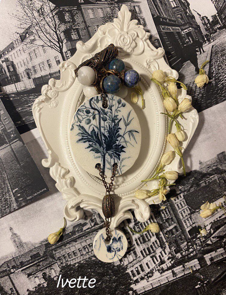 Кулон с антикварной керамикой