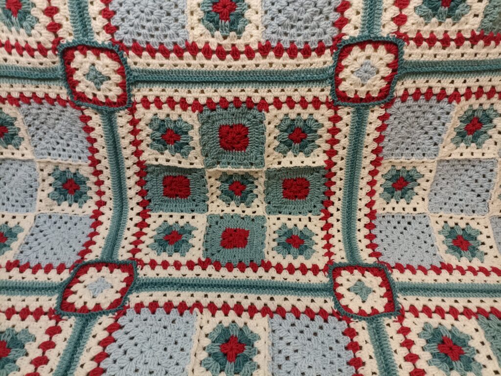 Плед связанный крючком