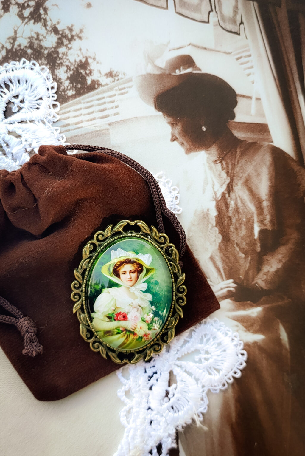 Винтажная брошь «Портрет»