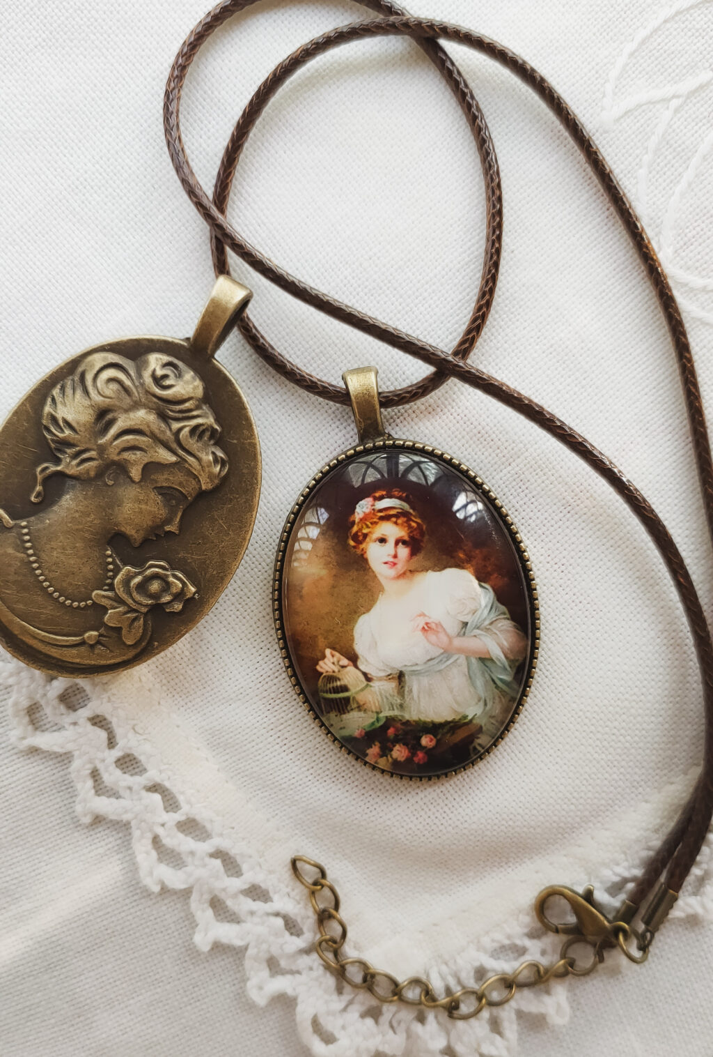 Кулон-подвеска «Девушка с клеткой»