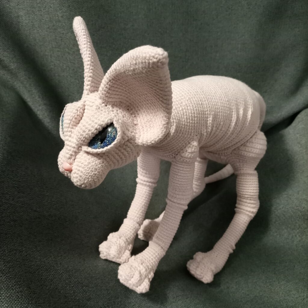 Сфинкс вязаный