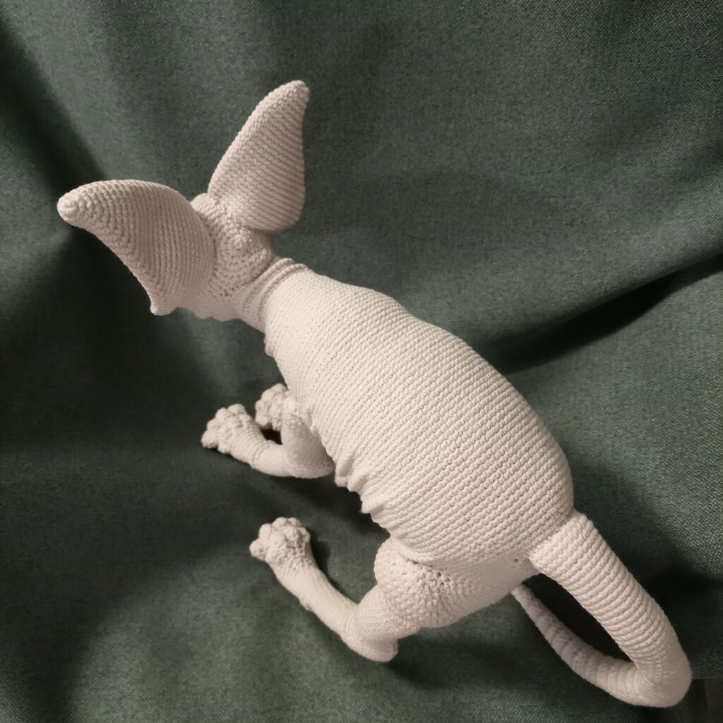 Сфинкс вязаный