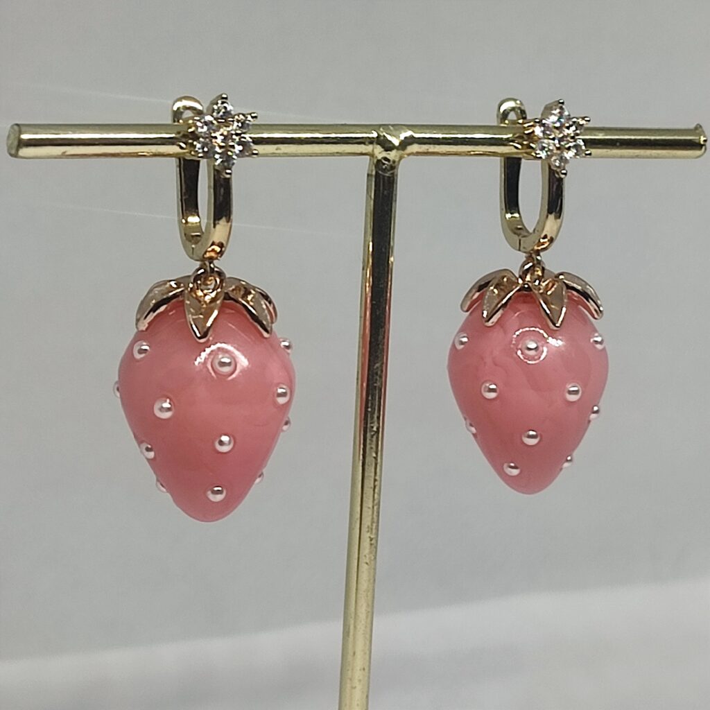 Розовые клубнички