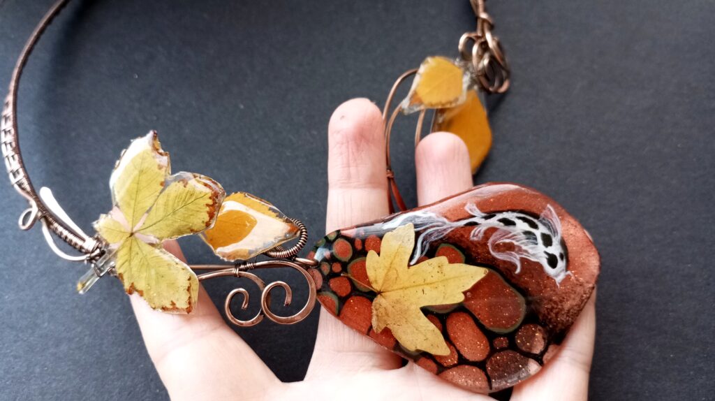 Осенние листья в пруду